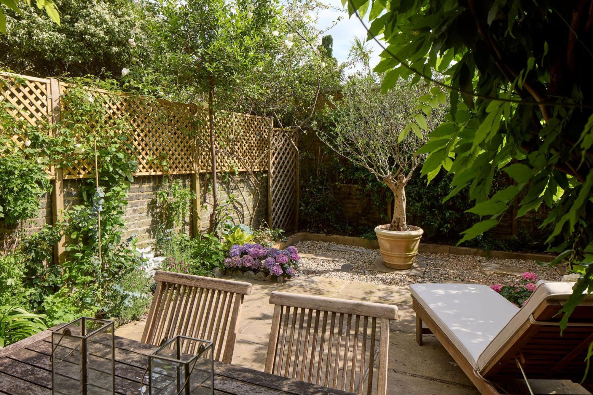Veeve - Enchanting Garden Getaway